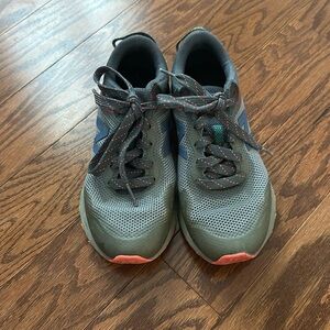 New Balance Fresh Foam tennis shoes girls size 13